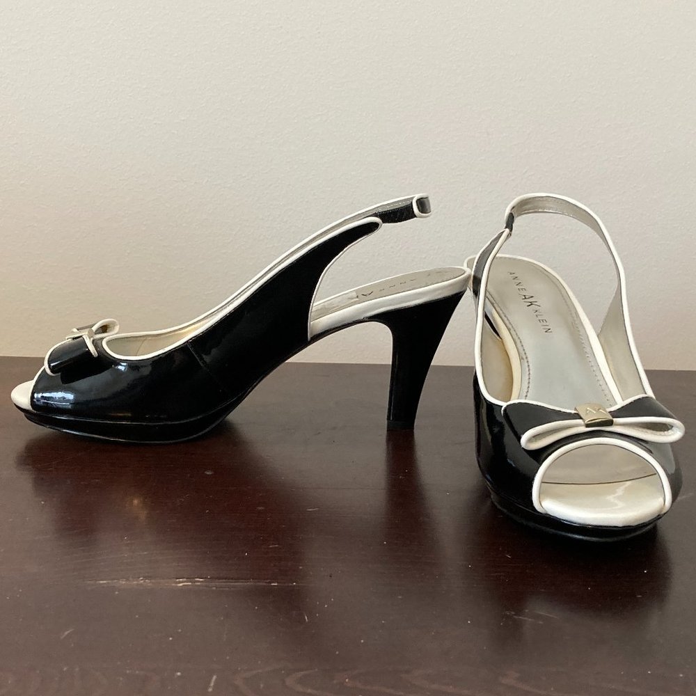 ANNE KLEIN Patent Peep Toe Bow Black & White 7.5